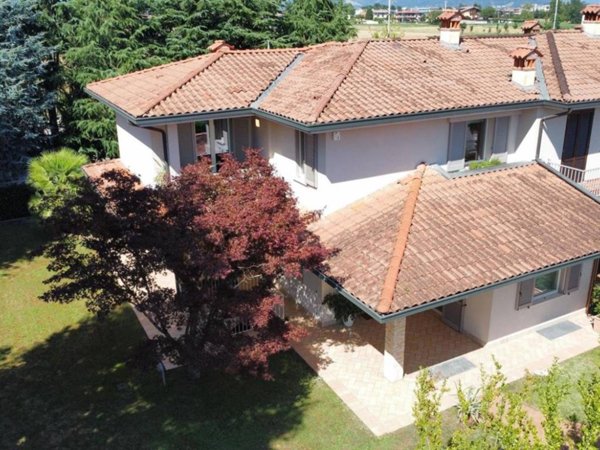 casa indipendente in vendita a Palazzolo sull'Oglio