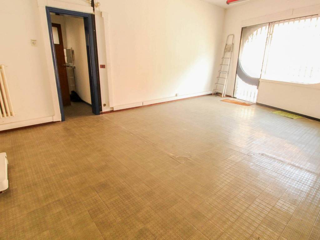 negozio in vendita a Palazzolo sull'Oglio