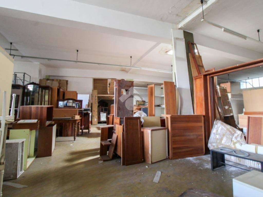 locale commerciale in vendita a Palazzolo sull'Oglio