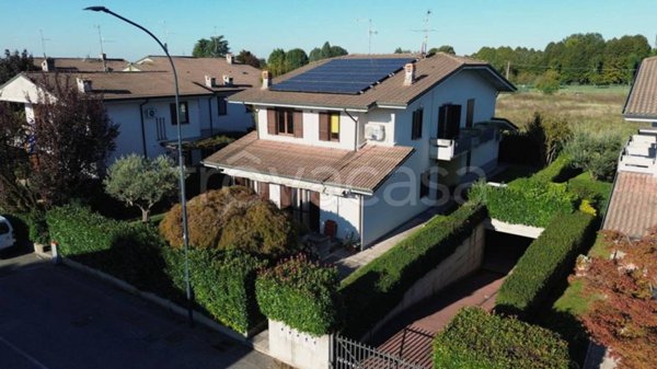casa indipendente in vendita a Palazzolo sull'Oglio