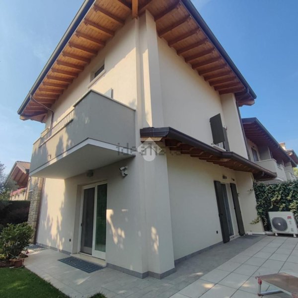 casa indipendente in vendita a Palazzolo sull'Oglio