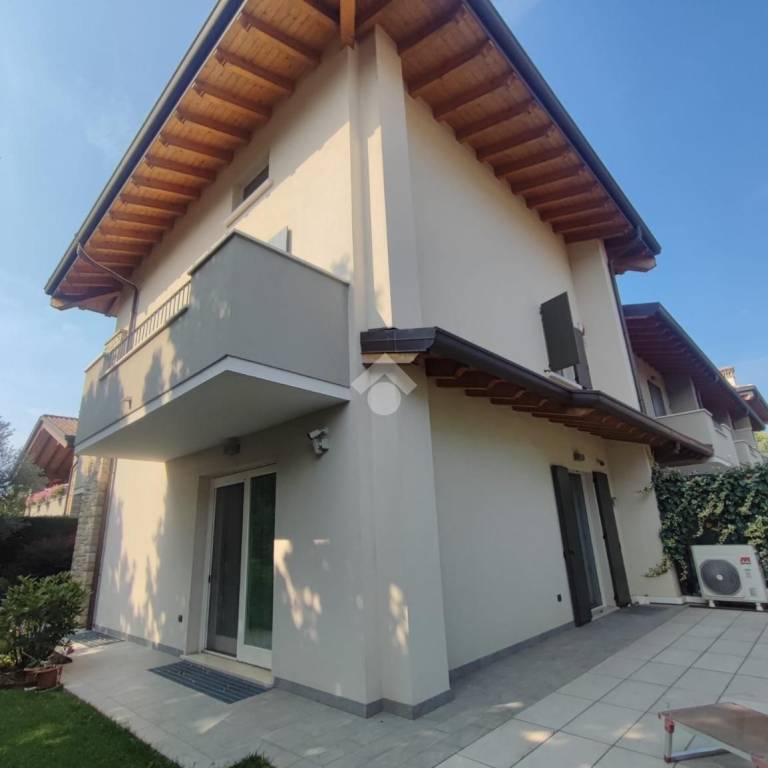 casa indipendente in vendita a Palazzolo sull'Oglio