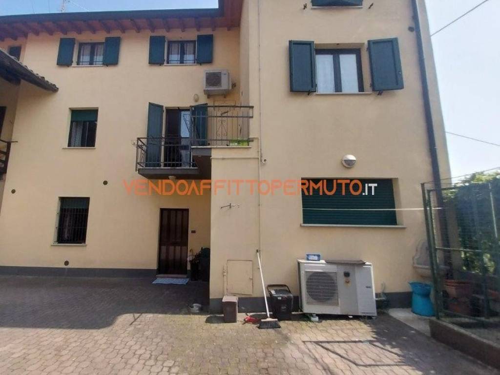 casa indipendente in vendita a Palazzolo sull'Oglio
