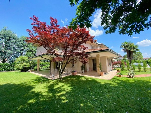 casa indipendente in vendita a Palazzolo sull'Oglio