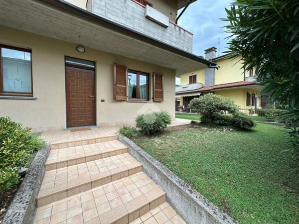 casa indipendente in vendita a Palazzolo sull'Oglio