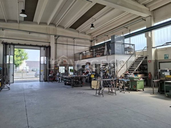 locale commerciale in vendita a Palazzolo sull'Oglio