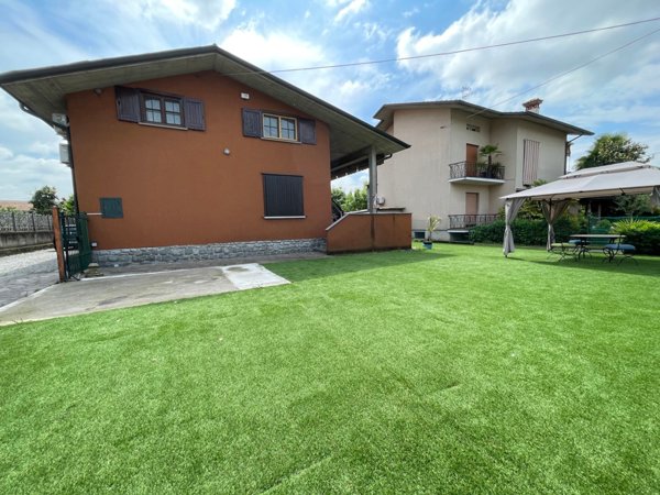 casa indipendente in vendita a Palazzolo sull'Oglio in zona San Pancrazio