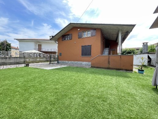 casa indipendente in vendita a Palazzolo sull'Oglio in zona San Pancrazio