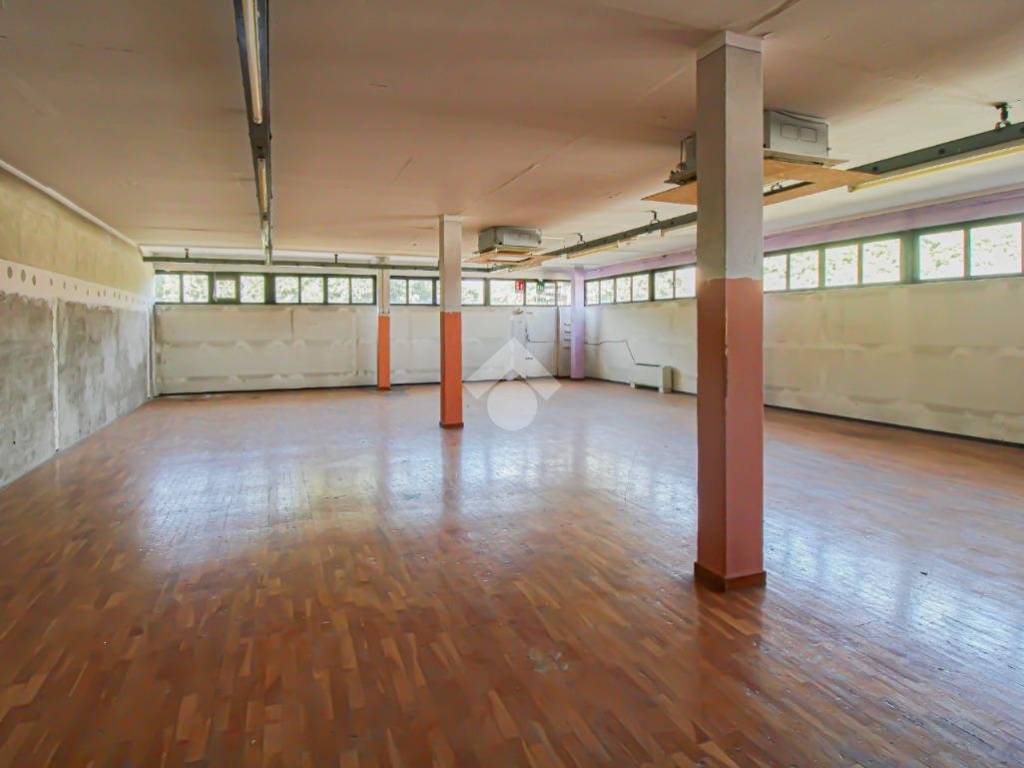 locale commerciale in vendita a Palazzolo sull'Oglio