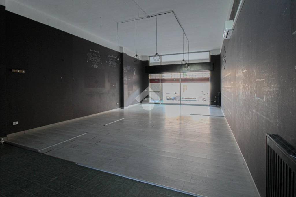 negozio in vendita a Palazzolo sull'Oglio