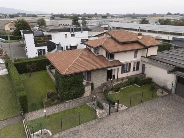 casa indipendente in vendita a Palazzolo sull'Oglio