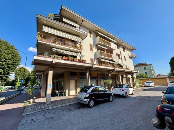 negozio in vendita a Palazzolo sull'Oglio