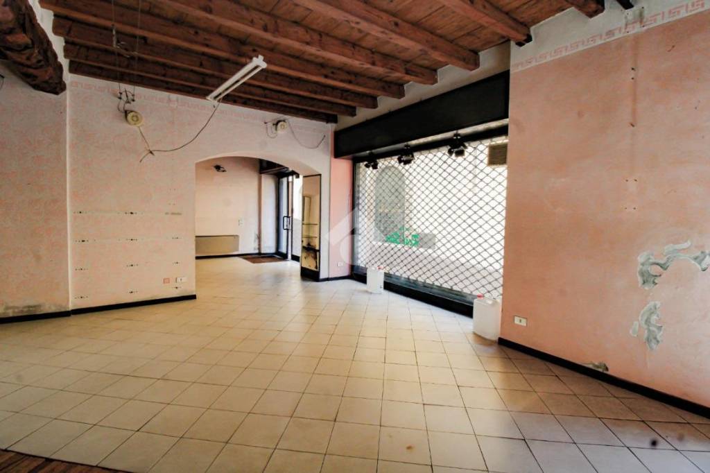negozio in vendita a Palazzolo sull'Oglio