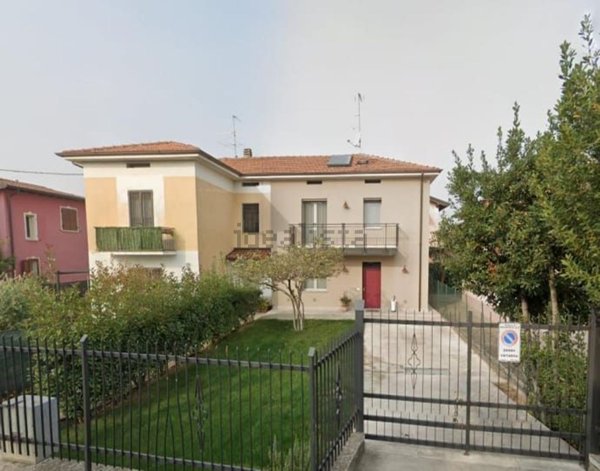 casa indipendente in vendita a Palazzolo sull'Oglio