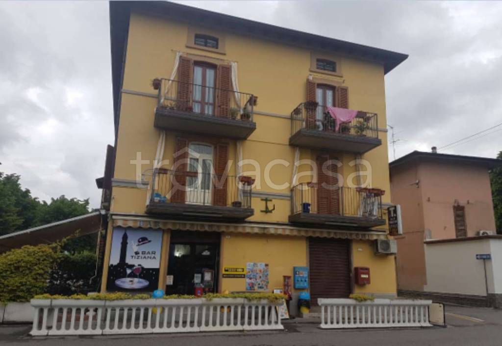 negozio in vendita a Palazzolo sull'Oglio
