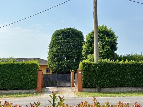 casa indipendente in vendita a Palazzolo sull'Oglio