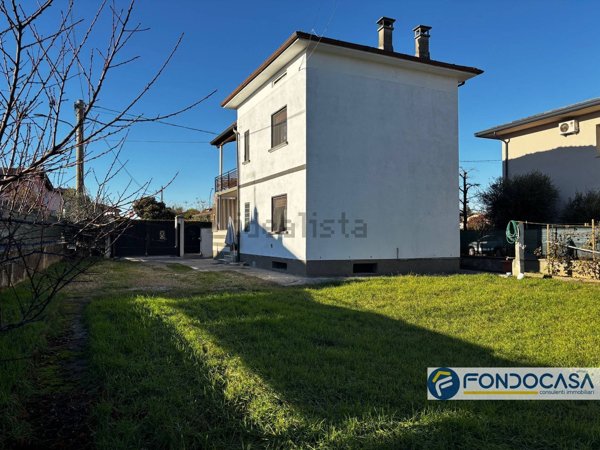 casa indipendente in vendita a Palazzolo sull'Oglio