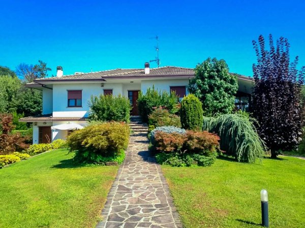 casa indipendente in vendita a Palazzolo sull'Oglio