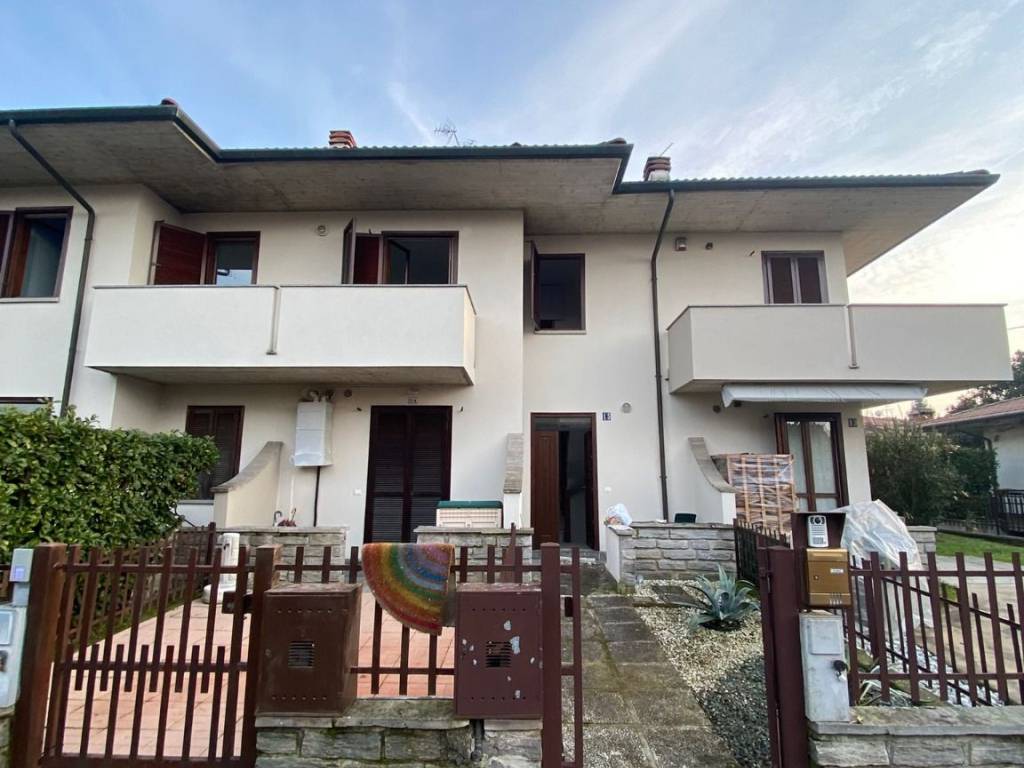 casa indipendente in vendita a Palazzolo sull'Oglio