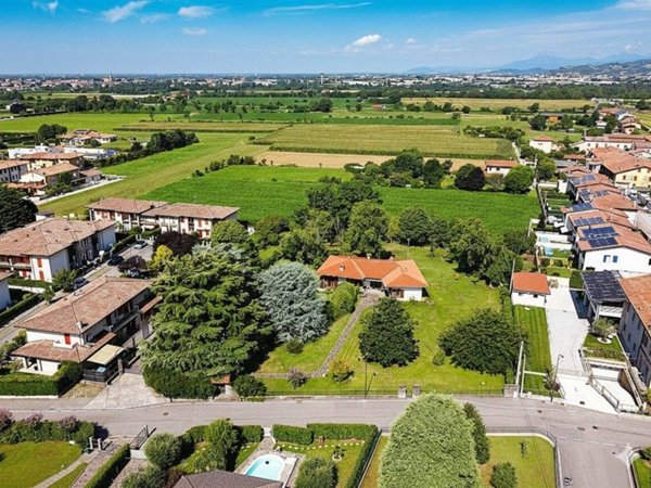 casa indipendente in vendita a Palazzolo sull'Oglio