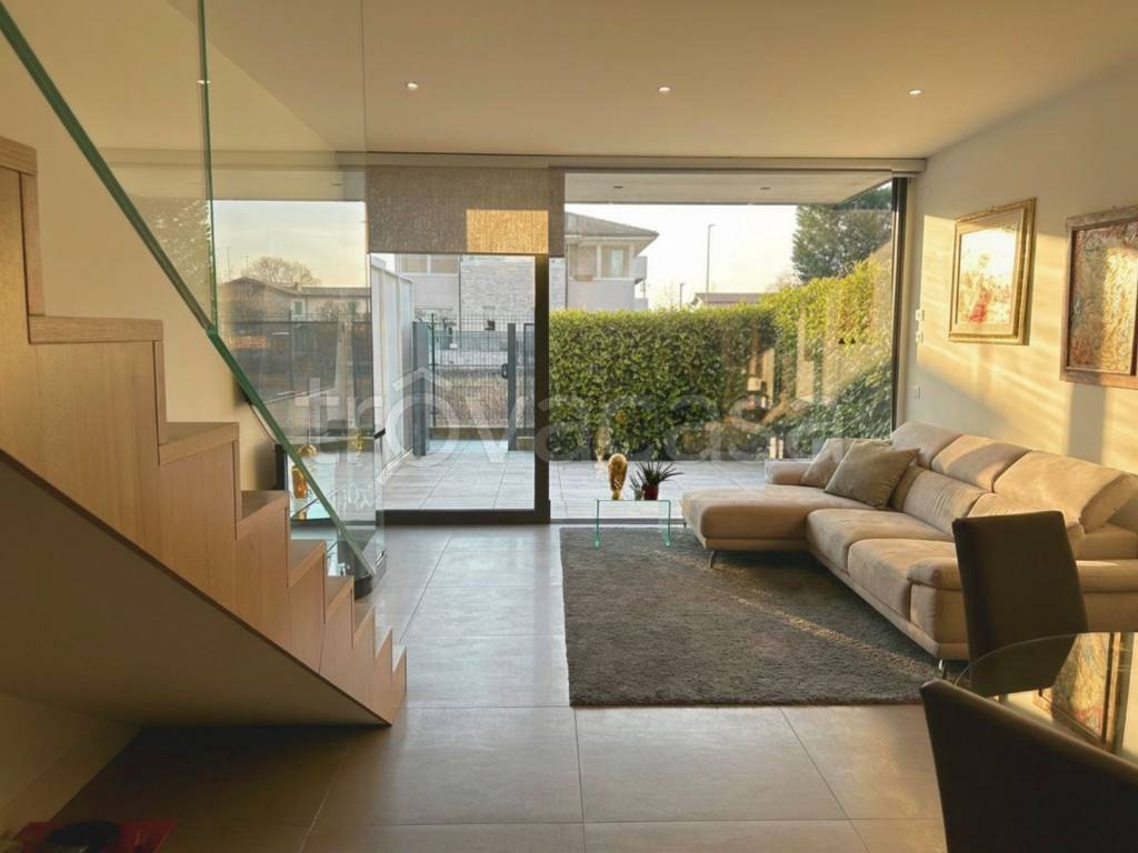 casa indipendente in vendita a Palazzolo sull'Oglio