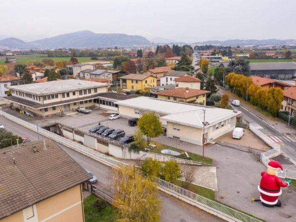 negozio in vendita a Palazzolo sull'Oglio in zona San Pancrazio