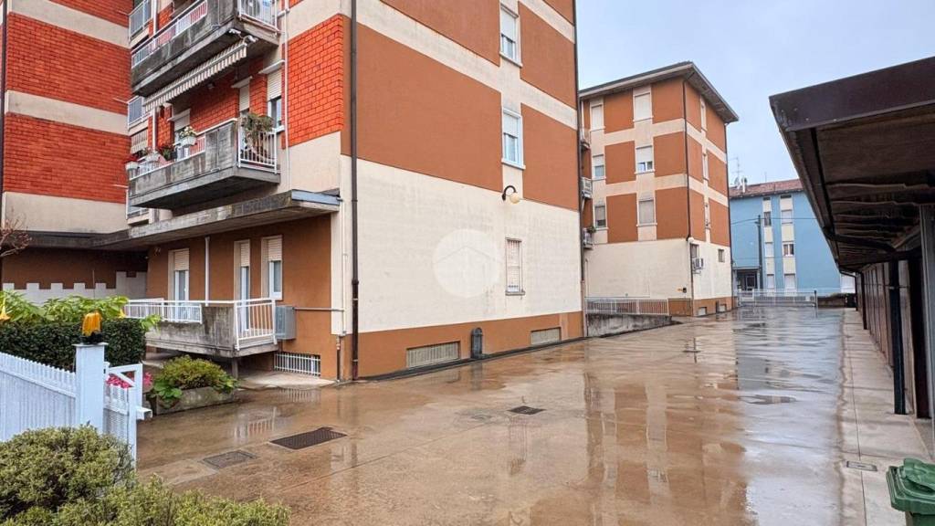 locale di sgombero in vendita a Palazzolo sull'Oglio