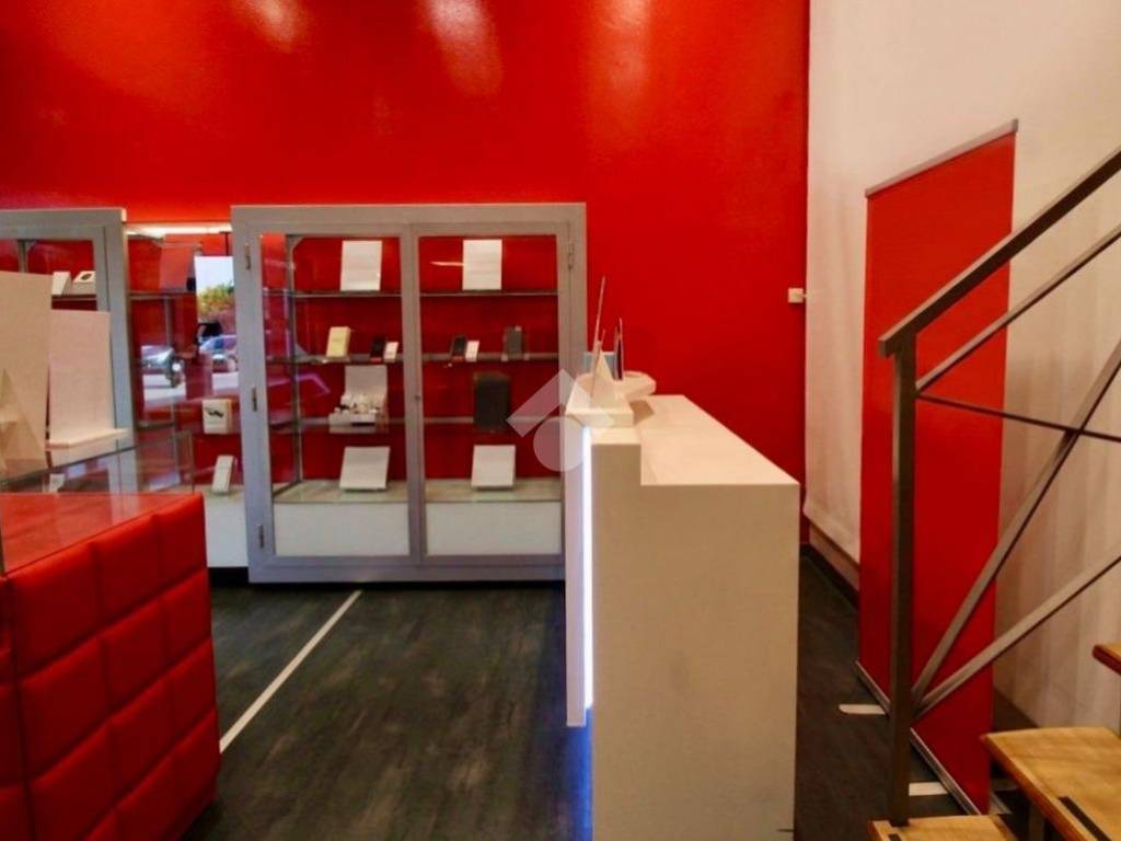 negozio in vendita a Palazzolo sull'Oglio