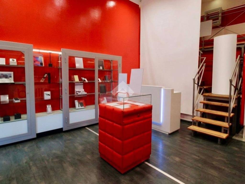 negozio in vendita a Palazzolo sull'Oglio