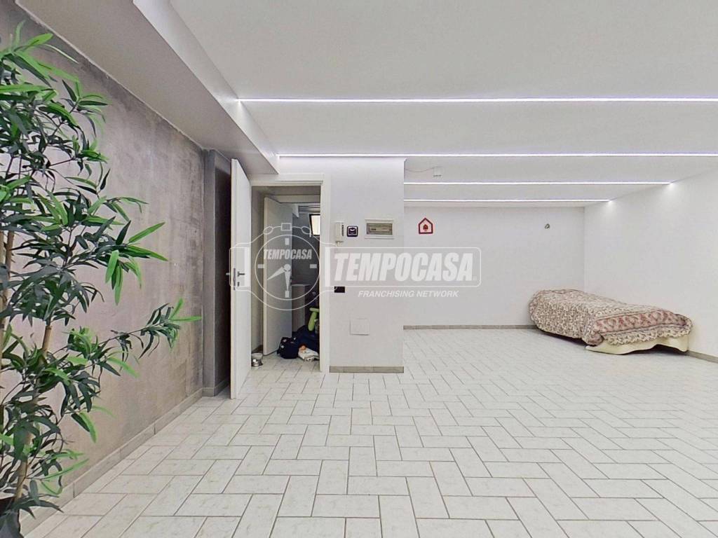 locale commerciale in vendita a Palazzolo sull'Oglio