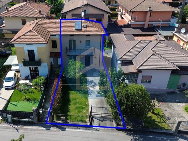 casa indipendente in vendita a Palazzolo sull'Oglio