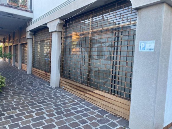negozio in vendita a Palazzolo sull'Oglio