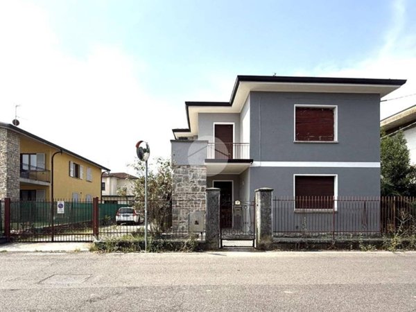 casa indipendente in vendita a Palazzolo sull'Oglio in zona San Pancrazio