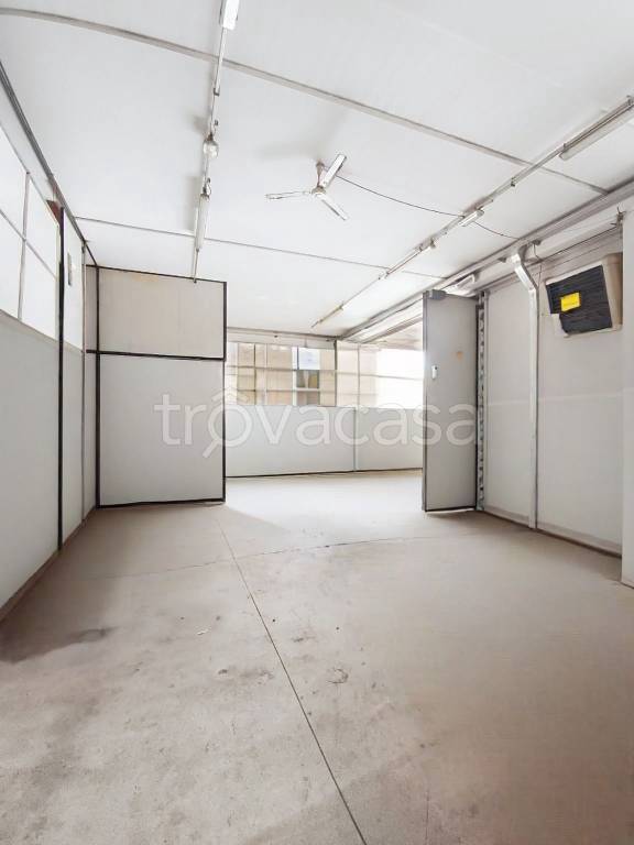 locale commerciale in vendita a Palazzolo sull'Oglio