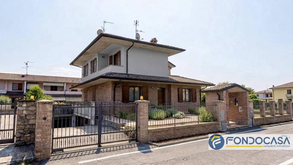 casa indipendente in vendita a Palazzolo sull'Oglio