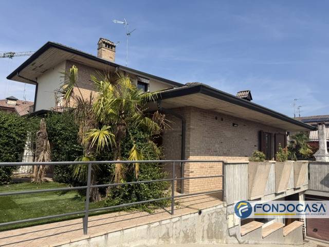 casa indipendente in vendita a Palazzolo sull'Oglio