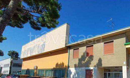 locale commerciale in vendita a Palazzolo sull'Oglio in zona San Pancrazio