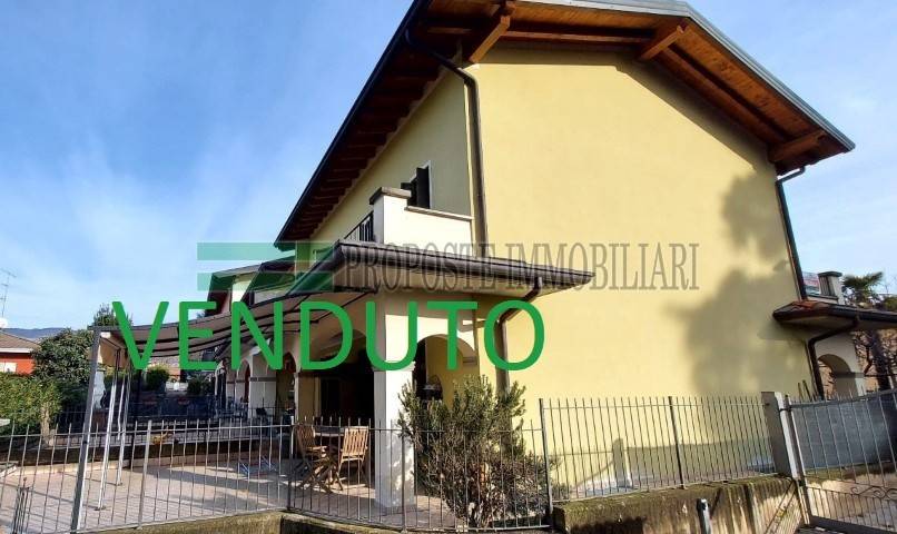 casa indipendente in vendita a Passirano in zona Camignone