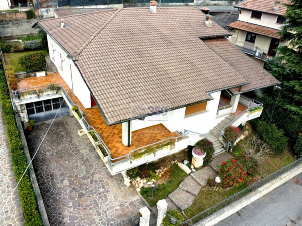 casa indipendente in vendita a Passirano in zona Monterotondo