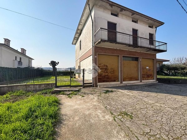 casa indipendente in vendita a Passirano in zona Camignone