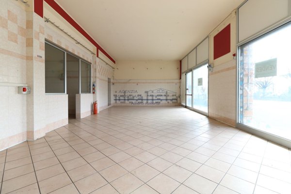 locale commerciale in vendita a Passirano in zona Camignone