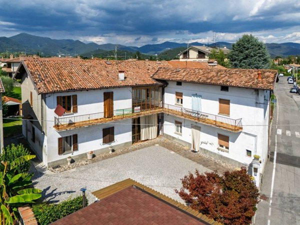 casa indipendente in vendita a Passirano