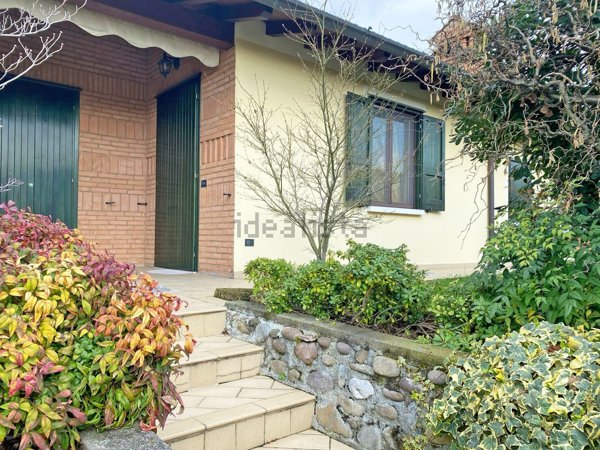 casa indipendente in vendita a Passirano in zona Monterotondo