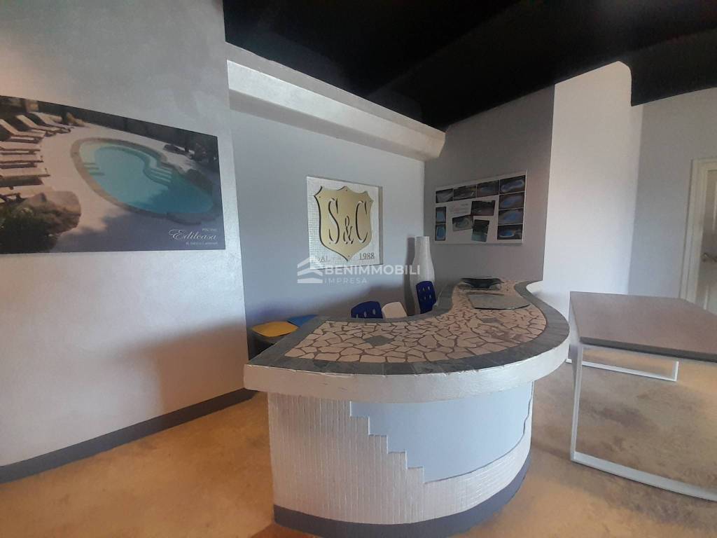 locale commerciale in vendita a Passirano