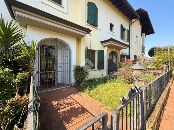 casa indipendente in vendita a Passirano in zona Monterotondo