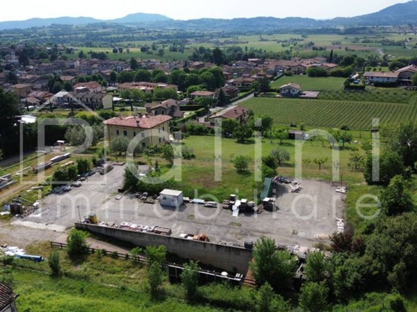 locale commerciale in vendita a Passirano in zona Monterotondo