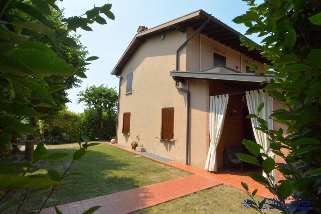 casa indipendente in vendita a Passirano