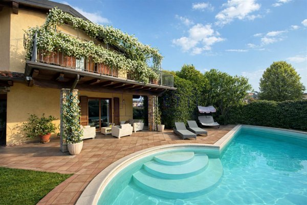 casa indipendente in vendita a Passirano in zona Camignone