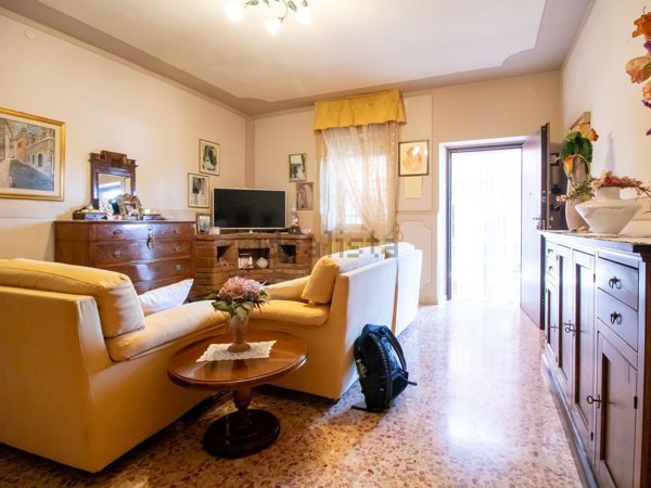 esavano in vendita a Pavone del Mella