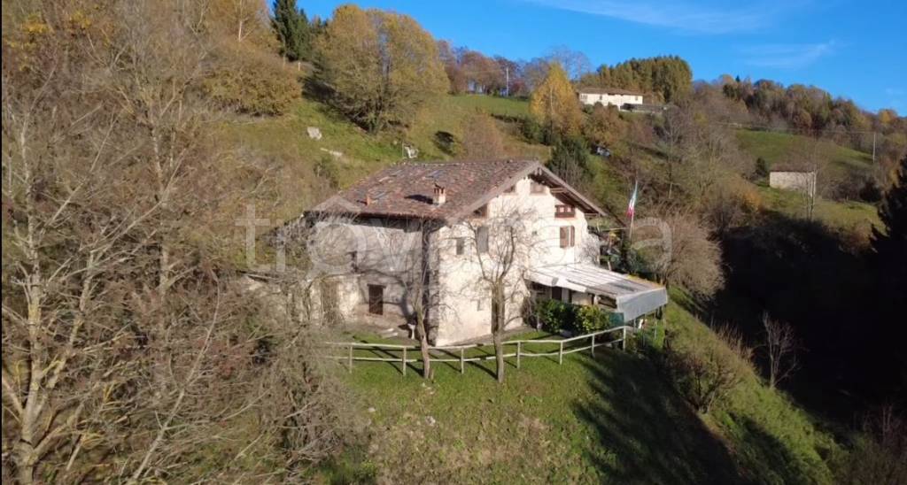 quadrivano in vendita a Pertica Alta in zona Livemmo